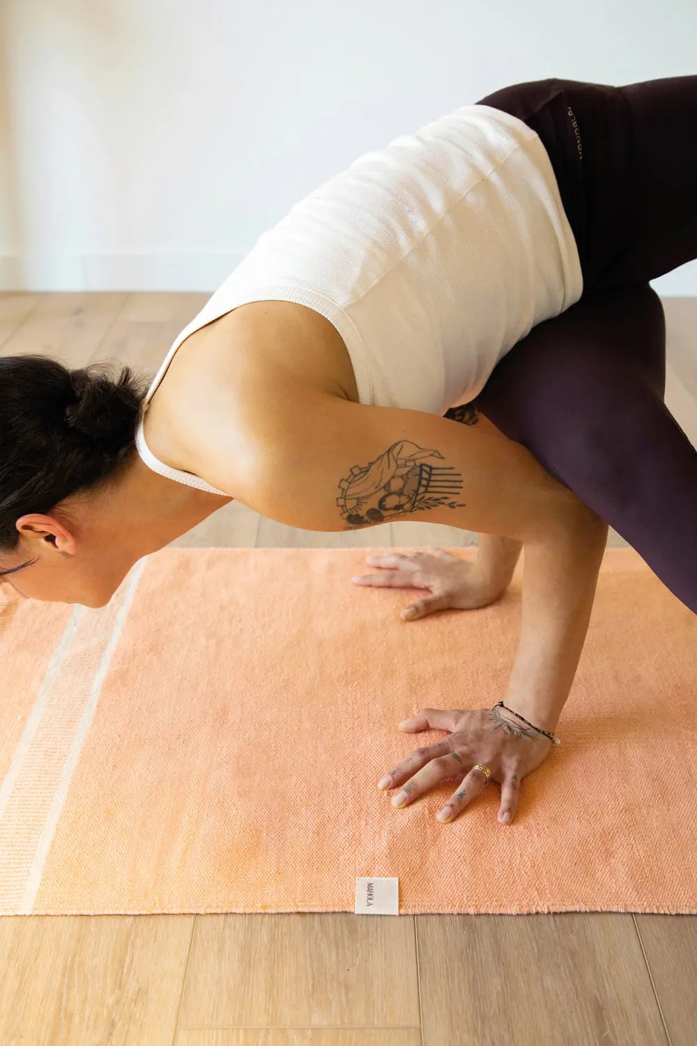 Tapis de yoga VIRAT HERBAL – vue 3 – Mahola – équilibre – grip – performance naturel