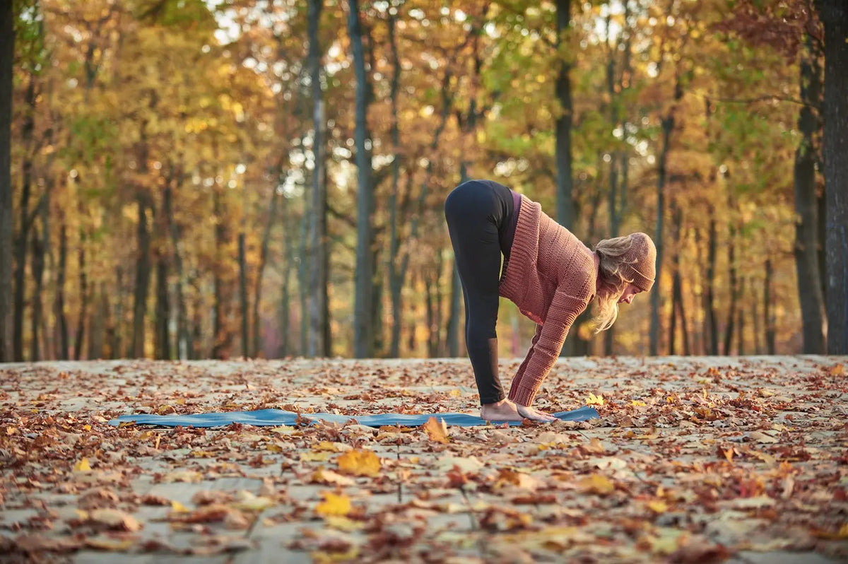 Wie passen Sie Ihre Yoga-Praxis an, um den Winter zu überstehen?