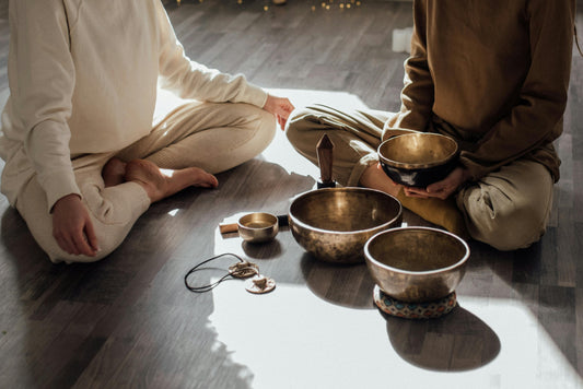 Les 7 sons sacrés pour un voyage sonore en yoga