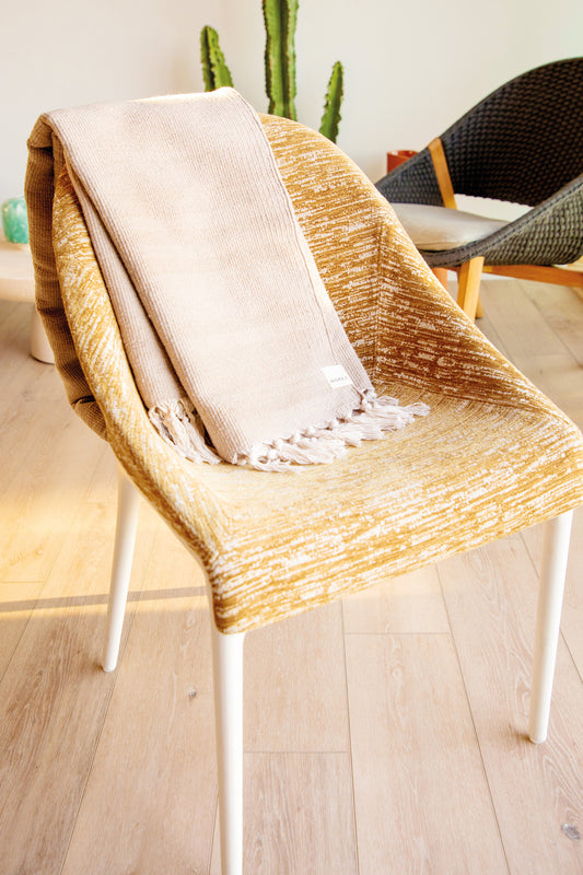 Couverture de yoga Mahola tissée main en coton bio, idéale pour relaxation et méditation